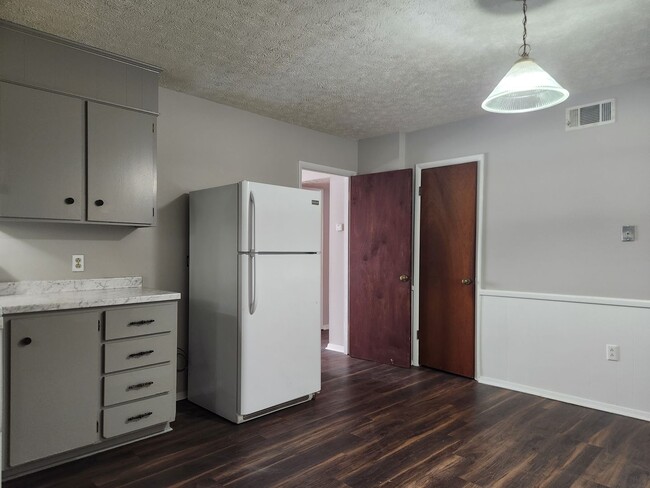 Photo - 2 Bedroom 1 Bathroom Downstairs unit with off street parking in Midtown Savannah Unit A