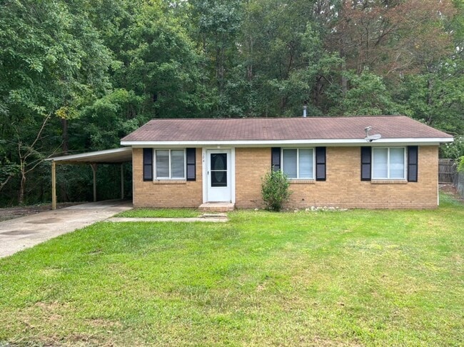Building Photo - Three Bedroom Ranch Home