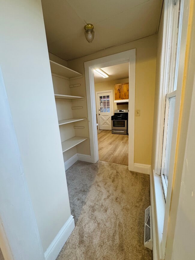 Building Photo - 608 W Kalamazoo Ave Unit 1