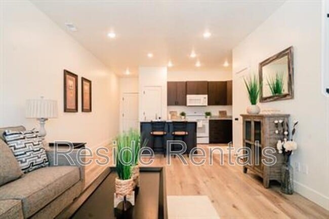 Photo - 220 Spring Creek Pkwy