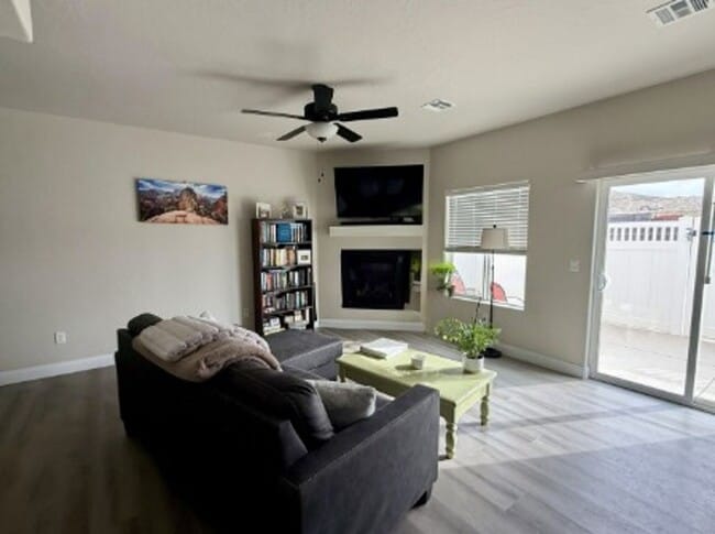 Photo - Beautiful 3 Bed/2.5 Bath Townhome For Rent!