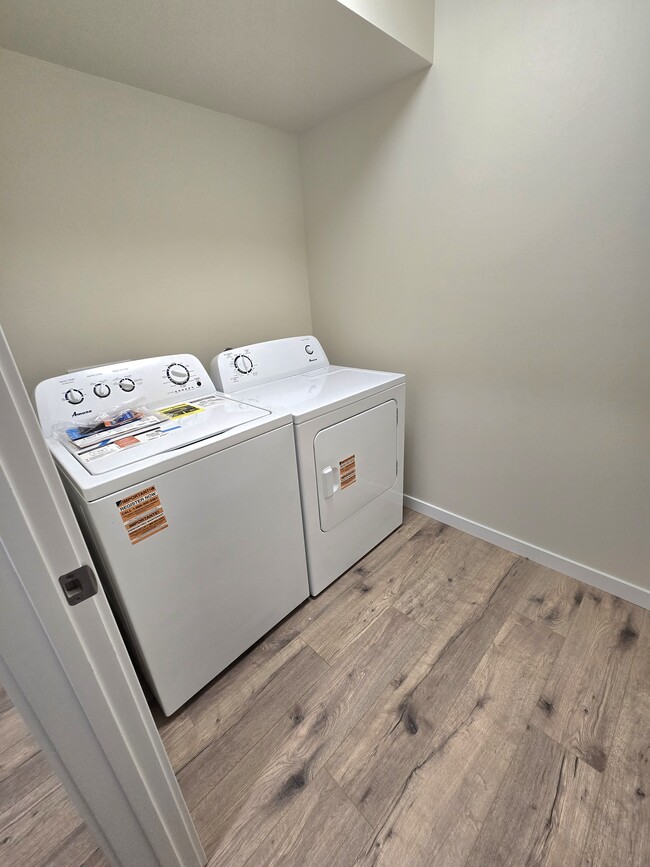 Photo - 1392 Edington Ave