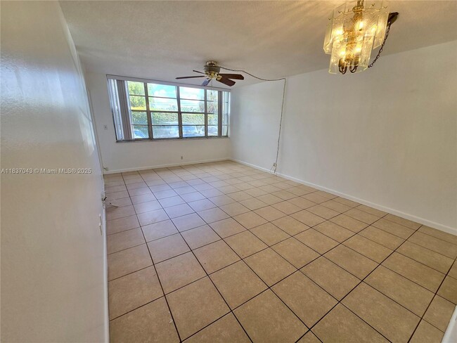 Photo - 2731 Taft St Unidad 102