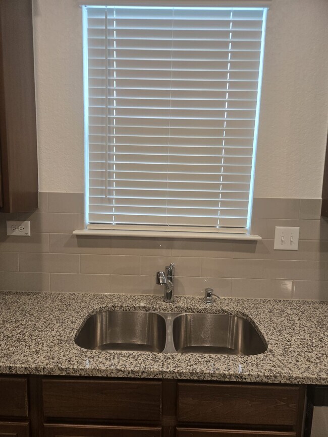 Photo - 7510 Fishbowl Ln