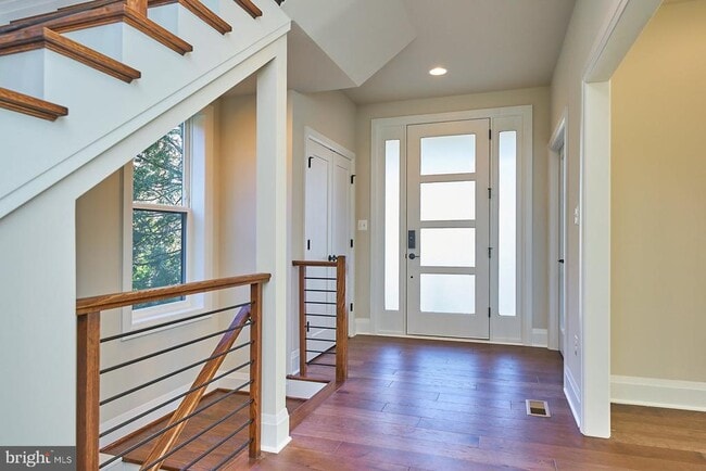 Photo - 6845 Churchill Rd