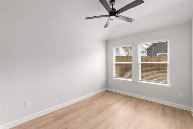 Building Photo - 16955 Balmoral St Rental