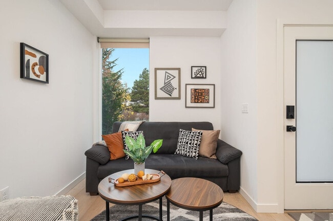 Photo - 6125 Sand Point Way NE Unidad ID1036013P