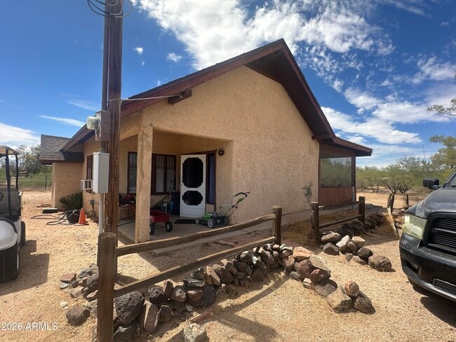 Photo - 1328 E Maddock Rd