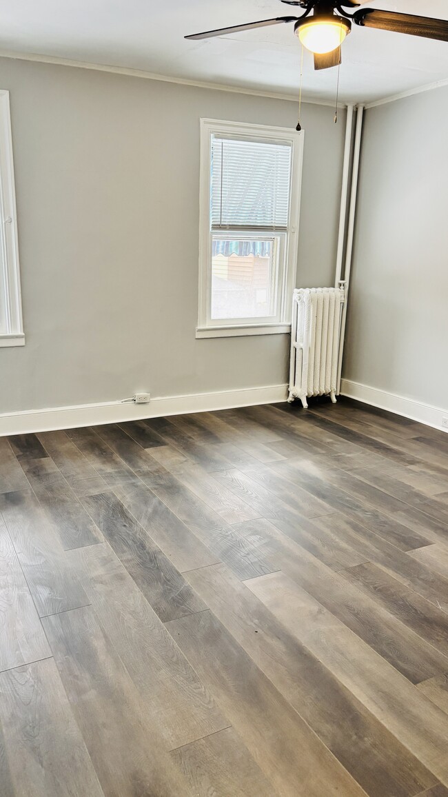 SEGUNDO PISO - PRIMER DORMITORIO - 57 Bridge St Unidad B