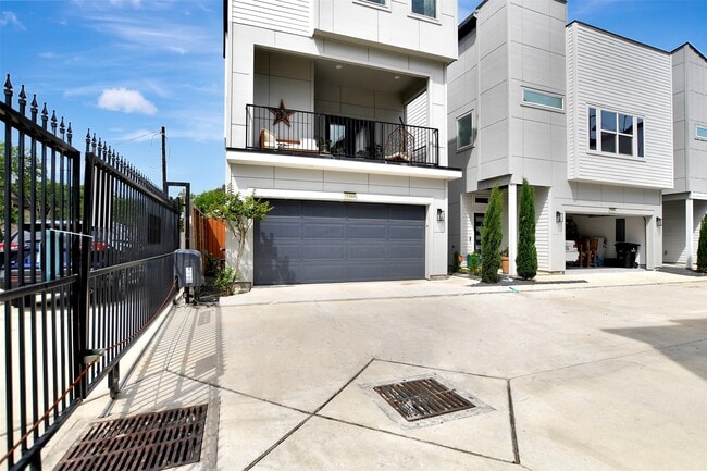 Photo - 1106 Paul Quinn St