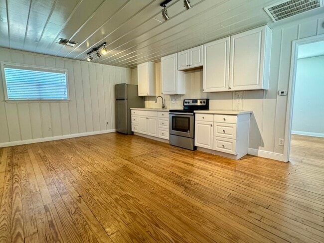 Building Photo - 2107 14th St