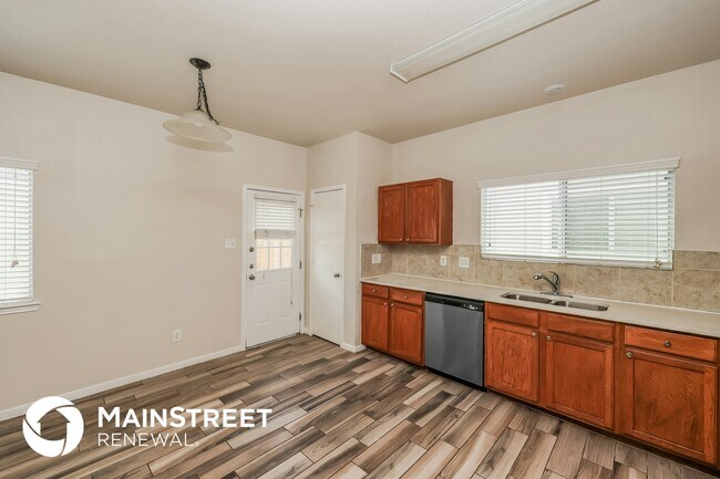 Photo - 6127 Settlers Lake Cir E