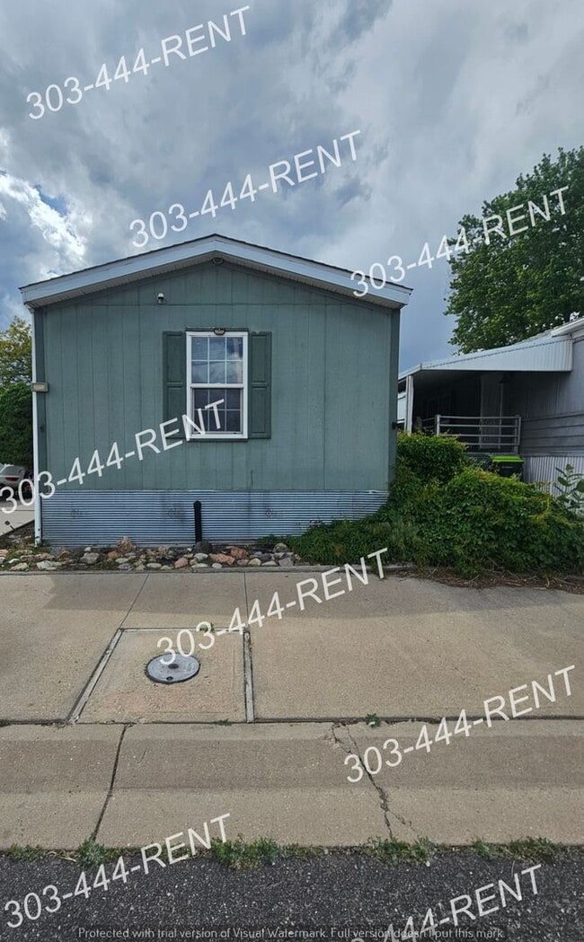 Building Photo - Great Price with a great location and view!!! Washer & Dryer Included!