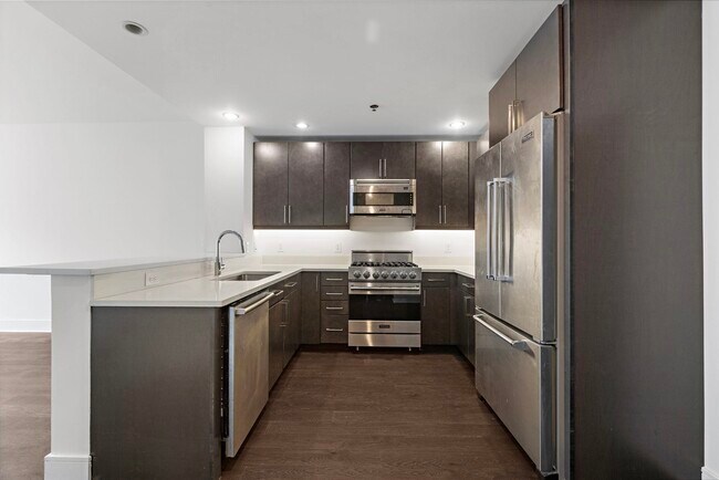 Photo - 1100 Maxwell Ln Unit 1107