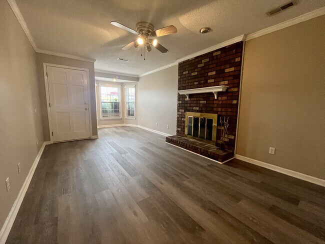 Photo - 220 Austinville Rd SW