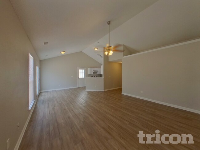 Photo - 1401 May Oak Cir