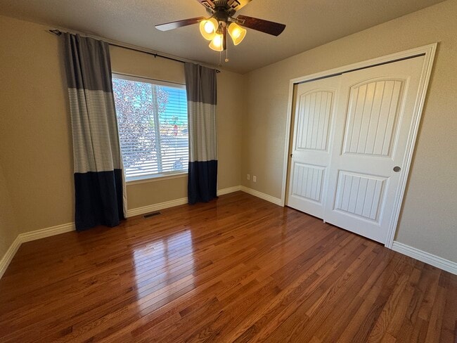 Photo - 977 Salmon Pond Way
