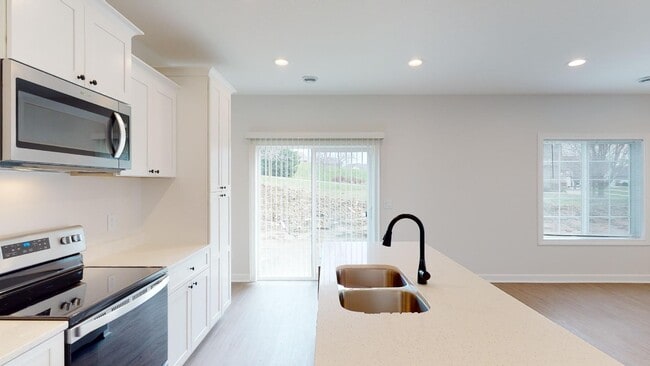 Photo - 908 Willow Pl