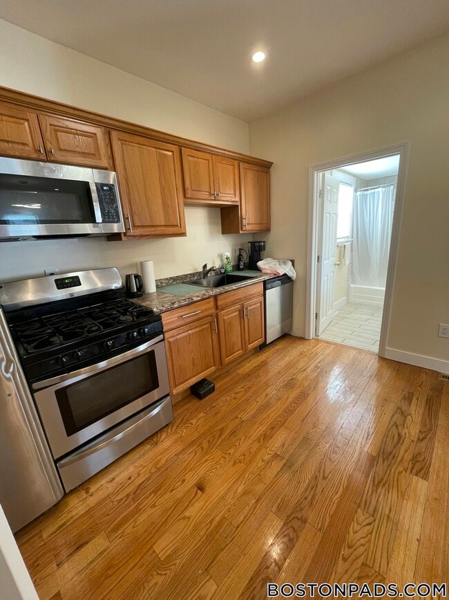 124 Charles St Unit 1