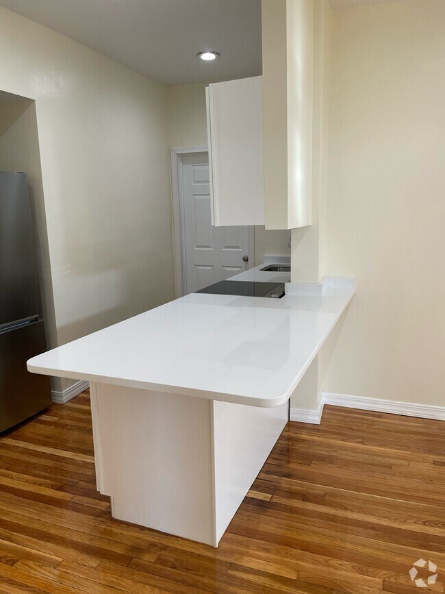 Building Photo - 849 Beacon St Rental