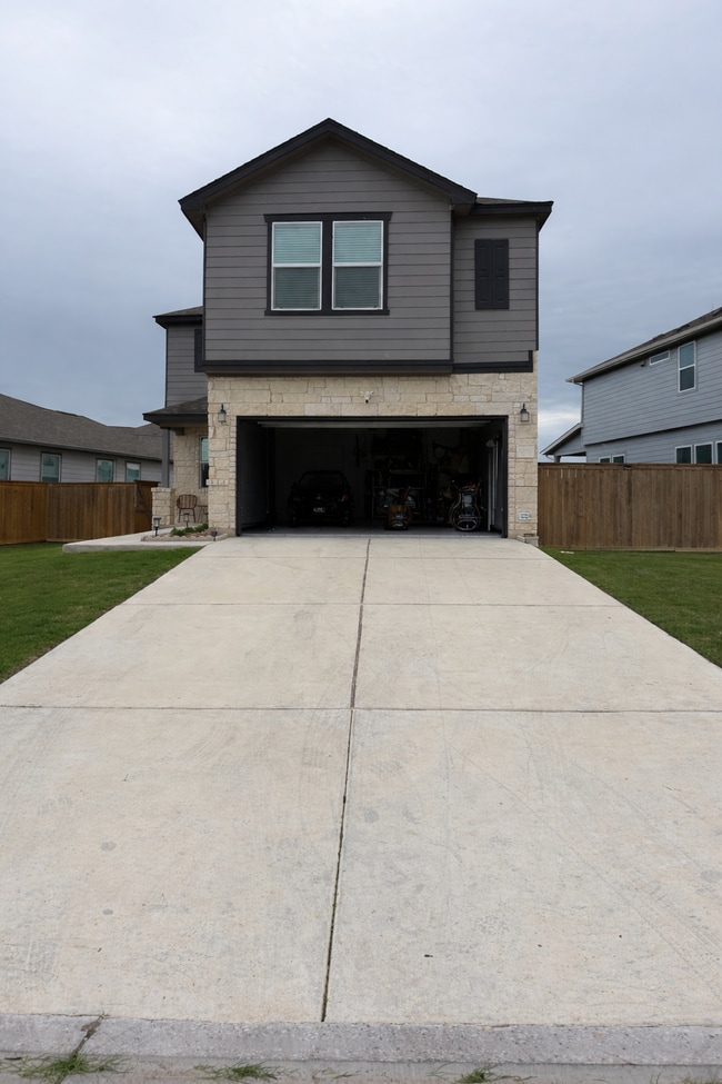 Building Photo - 708 Yellow Ribbon Trl