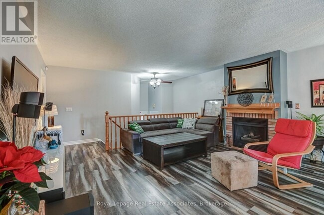 Photo - 70 Nectarine Crescent
