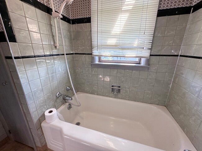 Photo - 1413 Laurel Pl