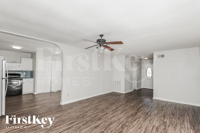 Photo - 2202 Lockwood Dr