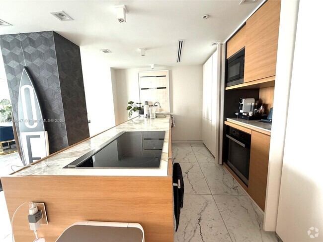 Building Photo - 90 Alton Rd Unit PH3310 Rental