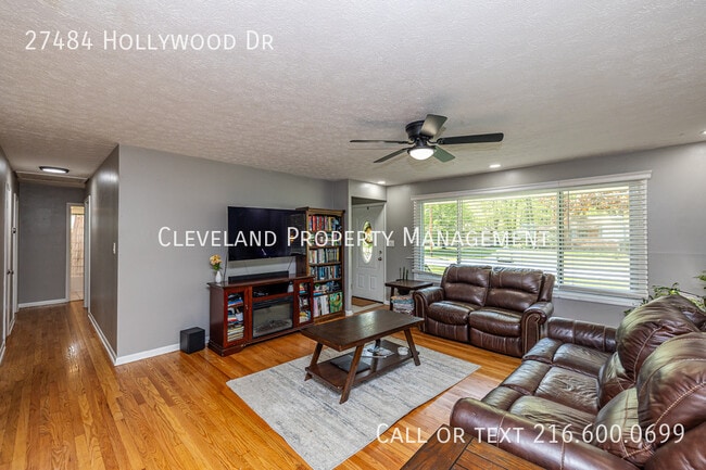 Photo - 27484 Hollywood Dr