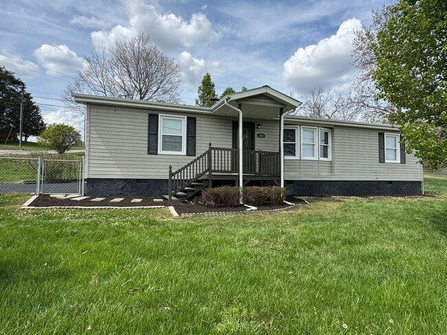Building Photo - Renovated 3BR Home in Kingsport | Large Kitchen, W/D Included & Deck