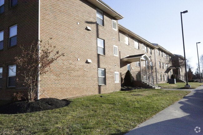 Oak Tree Village Apartments