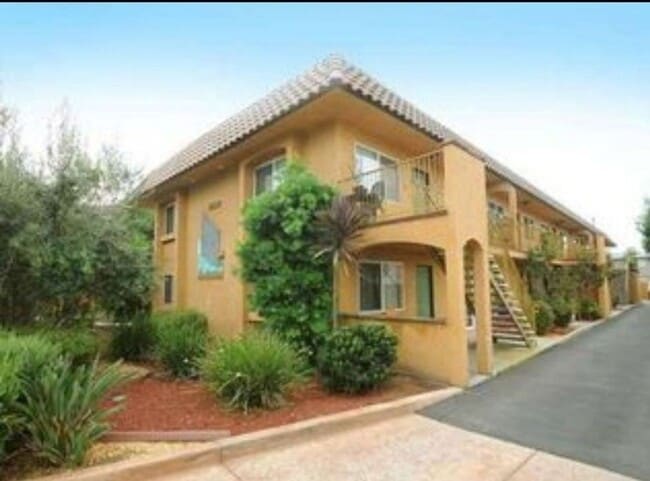 Building Photo - 3620 S Barcelona St Unit 5