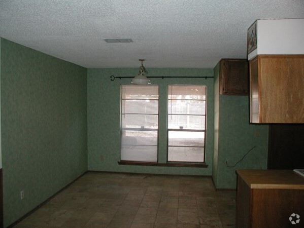 Building Photo - Loads of Living Space! Rental