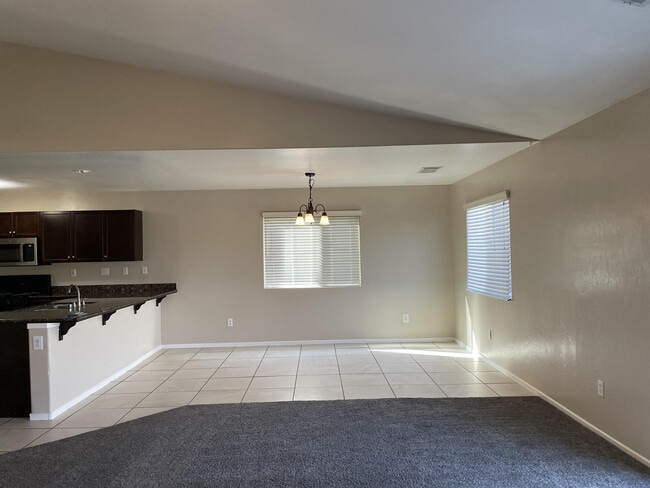 Photo - 5905 Ebro St