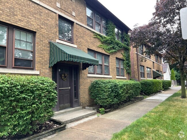 Building Photo - 860 Beaconsfield Ave Rental