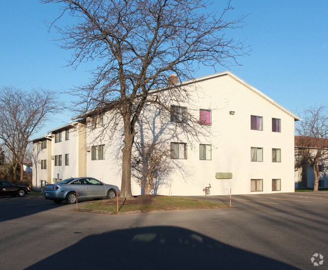 Brook Manor - Brook Manor Apartment Homes Unit E-9