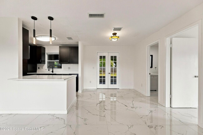 Photo - 240 Meadowbrook Ave