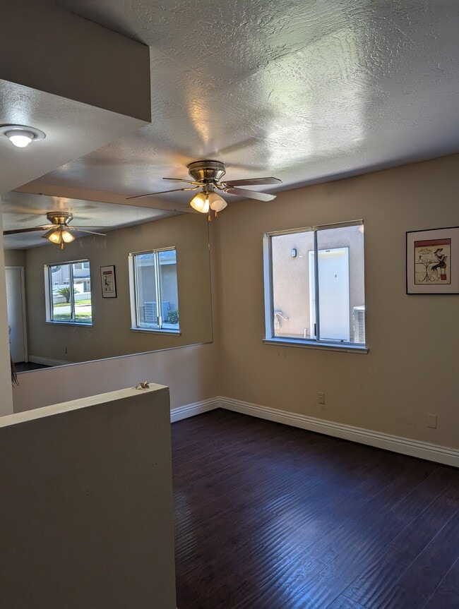 Photo - 3037 Knollwood Ave