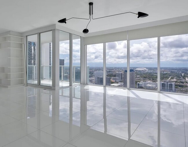Building Photo - 1040 Biscayne Blvd Unit 3307