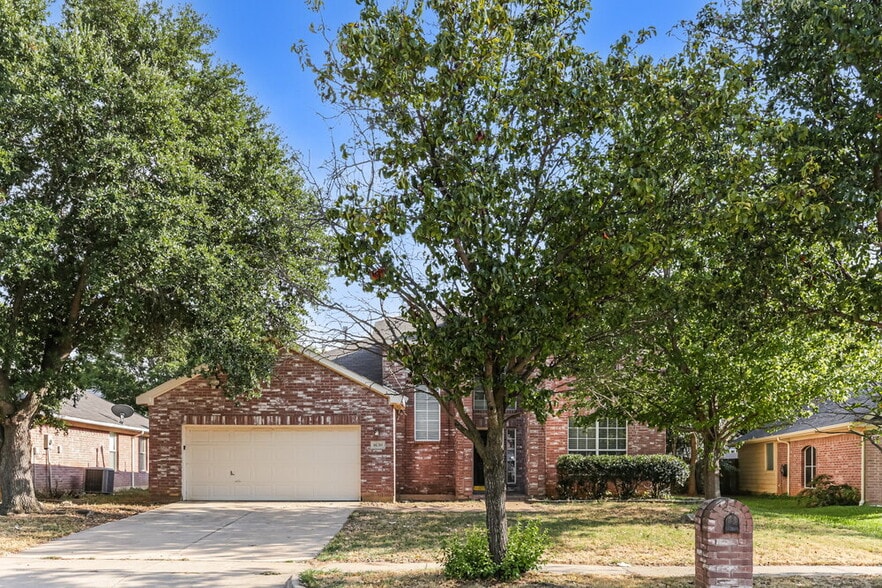 1630 Redwood Dr