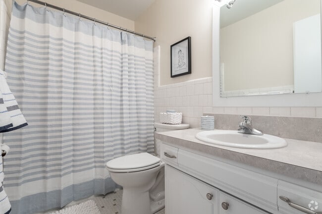 2BR, 1.5 BA 1,024sqft