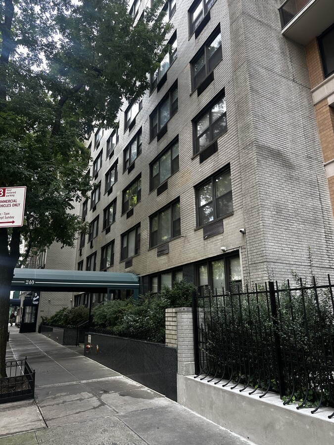 Photo - 240 E 46th St Unidad 9G Rental