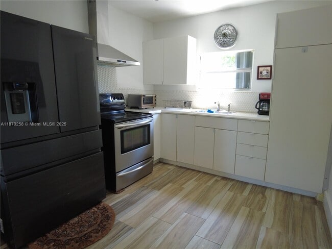 Photo - 265 NE 151st St