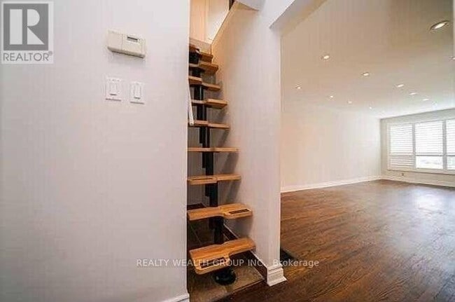 Photo - 271 Mcconvey Dr