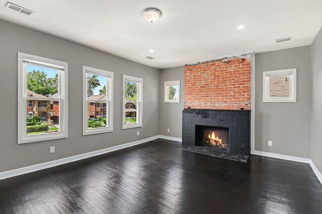 Photo - 2731 Elmhurst St