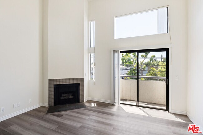 Photo - 6212 Fulton Ave Unidad 205