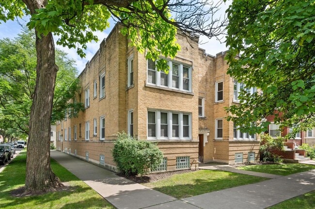 Building Photo - 3725 W Cornelia Ave Unit 2 Rental