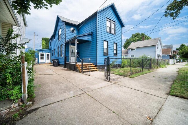 Photo - 1365 E 43rd St