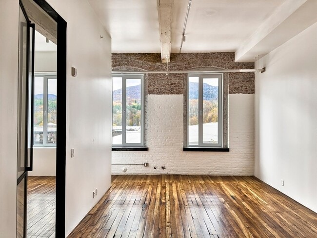 Building Photo - 520 State Rd Unit 202